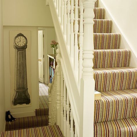 Saxony vs. Striped Carpet for Stairs: Which is the Better Choice for Your Home?